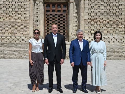 Presidents and First Ladies of Azerbaijan and Uzbekistan Visit Ismail Samani Mausoleum in Bukhara