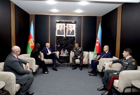 Azərbaycan müdafiə nazirinin Böyük Britaniyanın və Slovakiyanın müdafiə nazirləri ilə görüşləri keçirilib