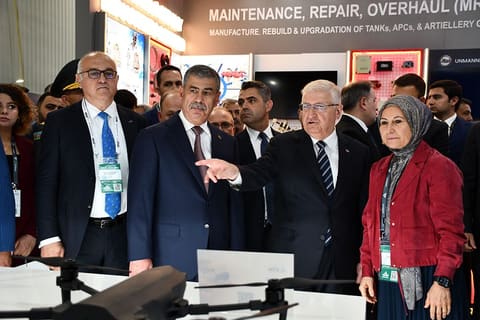 Azərbaycan və Türkiyə müdafiə nazirləri "ADEX 2026" sərgisini ziyarət ediblər