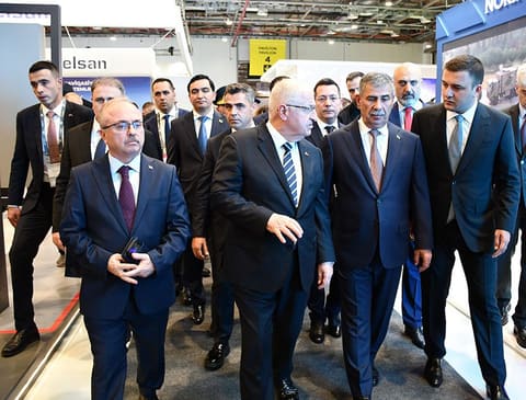 Azərbaycan və Türkiyə müdafiə nazirləri "ADEX 2026" sərgisini ziyarət ediblər