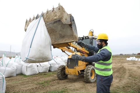 Azərbaycanda üç rayonda pestisidlərlə çirklənmiş ərazilərin təmizlənməsinə başlanılıb