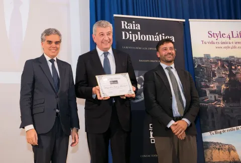 Azərbaycanın İspaniyadakı səfiri “Raia Diplomática”nın mükafatına layiq görülüb