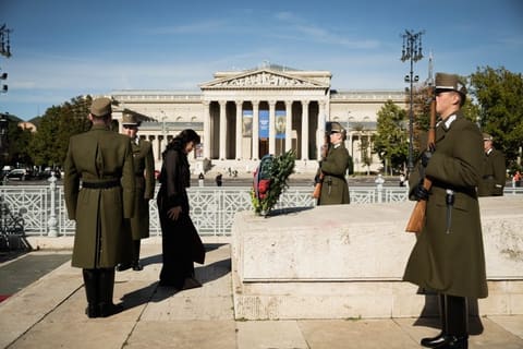 Azərbaycanın Macarıstandakı yeni səfiri etimadnaməsini təqdim edib