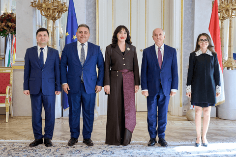 Azərbaycanın Macarıstandakı yeni səfiri etimadnaməsini təqdim edib