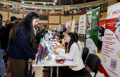 Bakıda əmək yarımarkasında 1000-dən çox vakansiya təqdim olunub