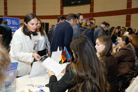 Bakıda əmək yarımarkasında 1000-dən çox vakansiya təqdim olunub