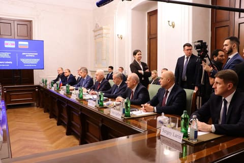 Baş prokuror Kamran Əliyev Rusiya Federasiyasının Baş prokuroru ilə görüşüb
