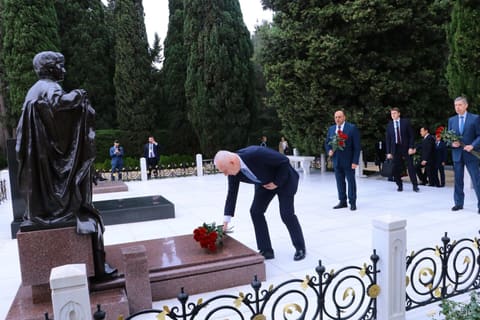 Baş prokuror Kamran Əliyev Rusiya Federasiyasının Baş prokuroru ilə görüşüb