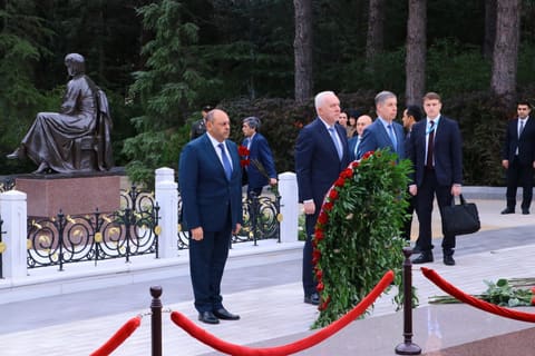 Baş prokuror Kamran Əliyev Rusiya Federasiyasının Baş prokuroru ilə görüşüb