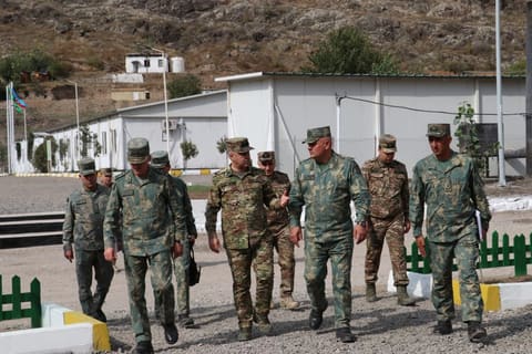Bəhruz Əhmədov Laçında hərbi qulluqçularla görüşüb