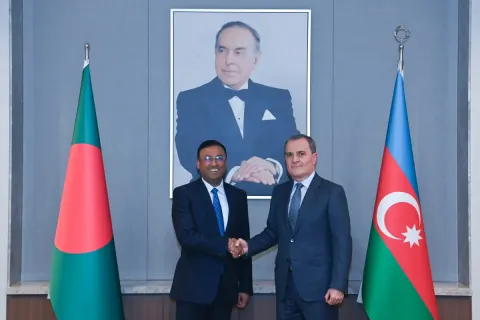 Ceyhun Bayramov banqladeşli həmkarı ilə əməkdaşlığın genişləndirilməsini müzakirə edib