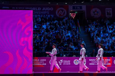 Cüdo üzrə dünya çempionatının bayrağı Qazaxıstana təhvil verilib