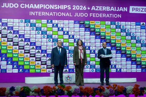 Cüdo üzrə dünya çempionatının bayrağı Qazaxıstana təhvil verilib