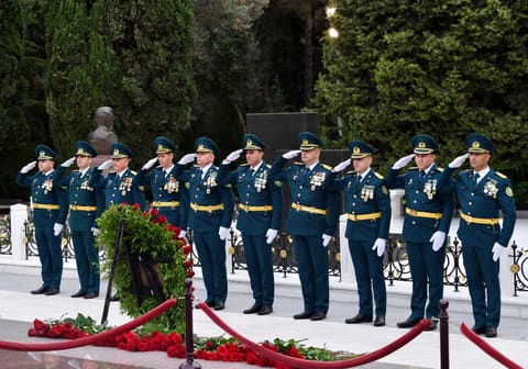 DSX rəhbərliyi Fəxri xiyabanı və Şəhidlər xiyabanını ziyarət edib