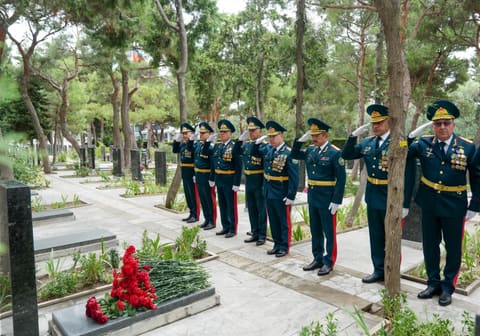 DSX rəhbərliyi Fəxri xiyabanı və Şəhidlər xiyabanını ziyarət edib