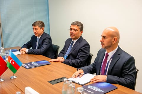 Əhməd İsmayılov AQEM Media Forumu çərçivəsində bir sıra ikitərəfli görüşlər keçirib