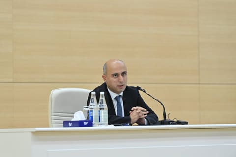  Emin Əmrullayev SABAH proqramının tələbələri ilə görüşüb