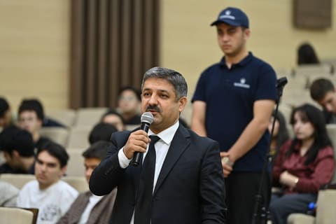  Emin Əmrullayev SABAH proqramının tələbələri ilə görüşüb
