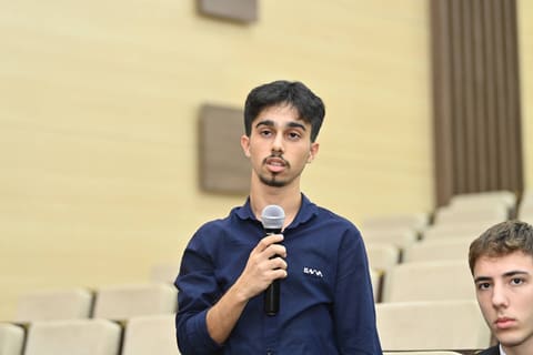  Emin Əmrullayev SABAH proqramının tələbələri ilə görüşüb