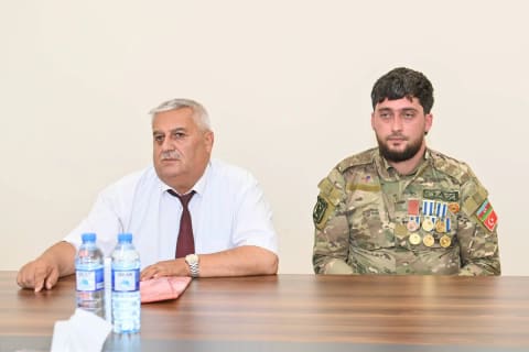 Emin Əmrullayev Xankəndidə vətəndaşları qəbul edib