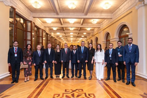 EYBA-nın payız konfransının iştirakçıları Dövlət Akademik Filarmoniyasında konsert proqramında iştirak ediblər