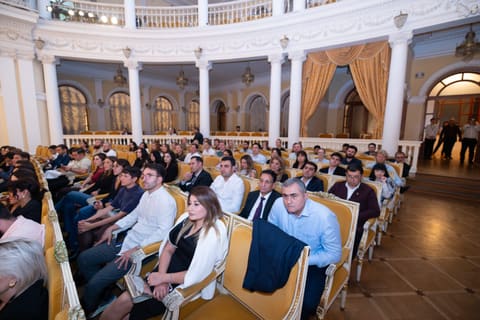 EYBA-nın payız konfransının iştirakçıları Dövlət Akademik Filarmoniyasında konsert proqramında iştirak ediblər