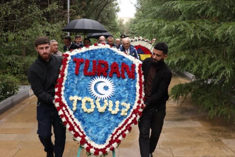 "Fənərbağça"nın nümayəndələri Heydər Əliyevin məzarını və Şəhidlər xiyabanını ziyarət ediblər