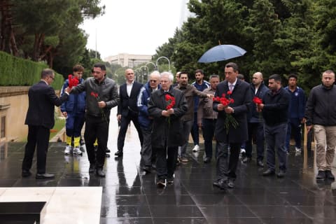 "Fənərbağça"nın nümayəndələri Heydər Əliyevin məzarını və Şəhidlər xiyabanını ziyarət ediblər