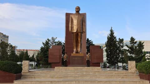 FHN-in Akademiyasında gənc kursantların hərbi andiçmə və məzunların buraxılış mərasimi olub