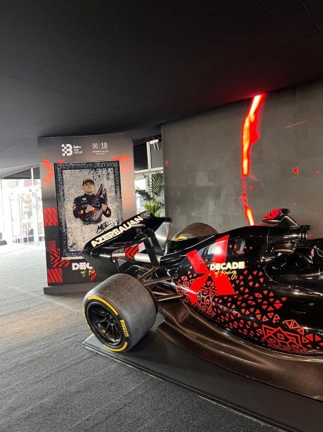 Formula 1 Azərbaycan Qran-Prisinin 2025-ci il qalibinə “Azərxalça”nin xalçası təqdim olunub