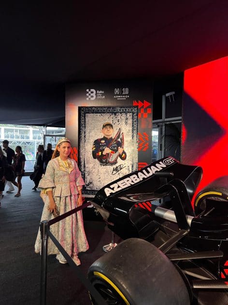 Formula 1 Azərbaycan Qran-Prisinin 2025-ci il qalibinə “Azərxalça”nin xalçası təqdim olunub