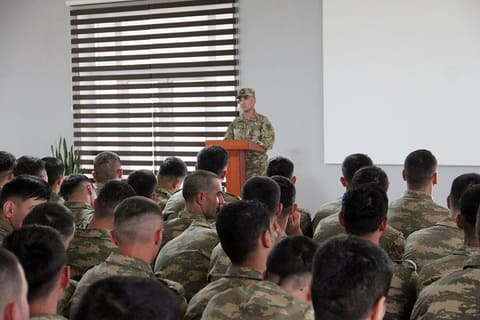 Hərbi vəzifəlilərin təlim toplanışı davam edir