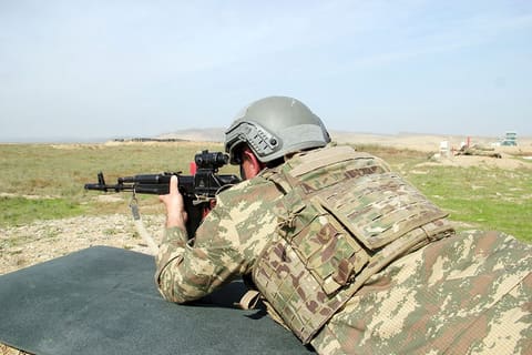 Hərbi vəzifəlilərin təlim toplanışı davam edir
