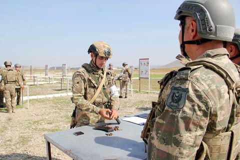 Hərbi vəzifəlilərin təlim toplanışı davam edir