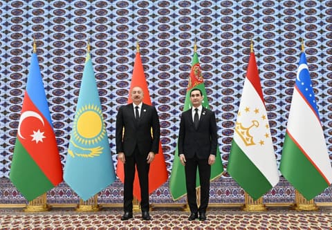 Ilham Aliyev arrives at Avaza Complex