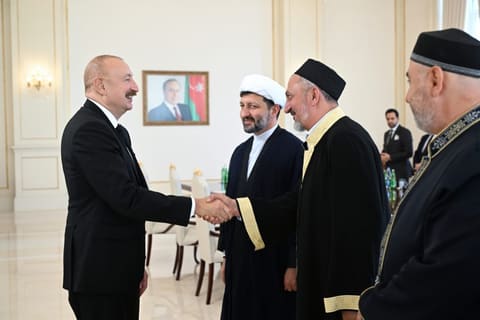 İlham Əliyev Bakıda keçirilən beynəlxalq konfransların iştirakçılarını qəbul edib - YENİLƏNİB