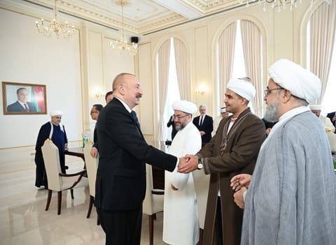 İlham Əliyev Bakıda keçirilən beynəlxalq konfransların iştirakçılarını qəbul edib - YENİLƏNİB