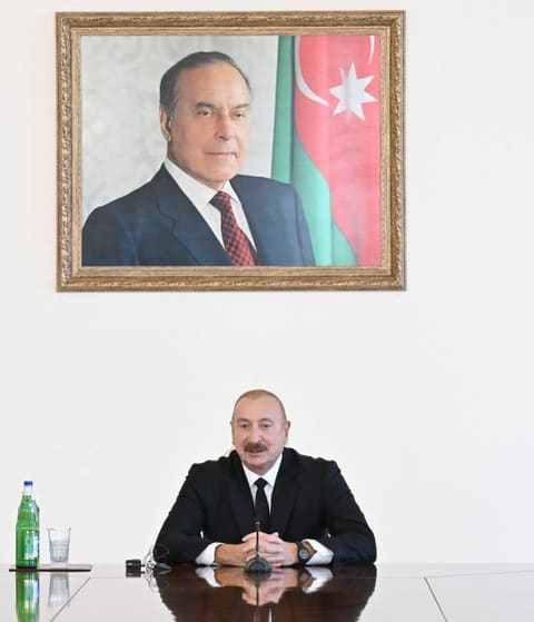 İlham Əliyev Bakıda keçirilən beynəlxalq konfransların iştirakçılarını qəbul edib - YENİLƏNİB