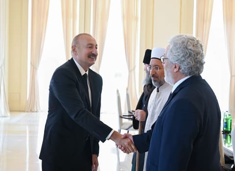 İlham Əliyev Bakıda keçirilən beynəlxalq konfransların iştirakçılarını qəbul edib - YENİLƏNİB