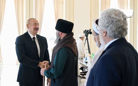 İlham Əliyev Bakıda keçirilən beynəlxalq konfransların iştirakçılarını qəbul edib - YENİLƏNİB