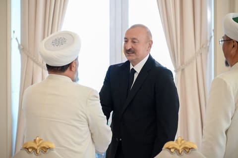 İlham Əliyev Bakıda keçirilən beynəlxalq konfransların iştirakçılarını qəbul edib - YENİLƏNİB