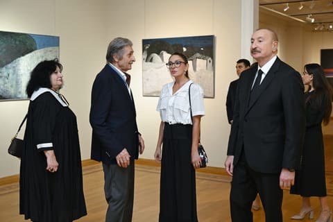 İlham Əliyev, birinci xanım Mehriban Əliyeva və ailə üzvləri “Mənim Abşeronum: Üstə gəl” adlı retrospektiv sərgi ilə tanış olublar
