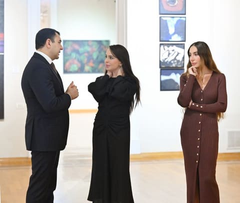 İlham Əliyev, birinci xanım Mehriban Əliyeva və ailə üzvləri “Mənim Abşeronum: Üstə gəl” adlı retrospektiv sərgi ilə tanış olublar