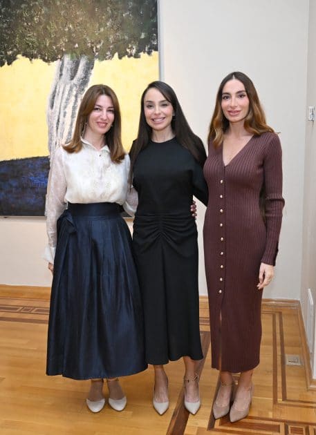 İlham Əliyev, birinci xanım Mehriban Əliyeva və ailə üzvləri “Mənim Abşeronum: Üstə gəl” adlı retrospektiv sərgi ilə tanış olublar