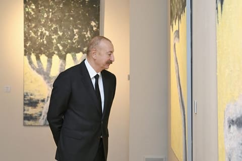 İlham Əliyev, birinci xanım Mehriban Əliyeva və ailə üzvləri “Mənim Abşeronum: Üstə gəl” adlı retrospektiv sərgi ilə tanış olublar