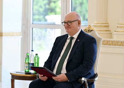 İlham Əliyev Britaniyanın yeni səfirinin etimadnaməsini qəbul edib