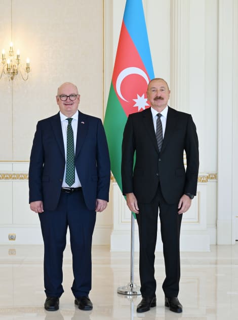 İlham Əliyev Britaniyanın yeni səfirinin etimadnaməsini qəbul edib