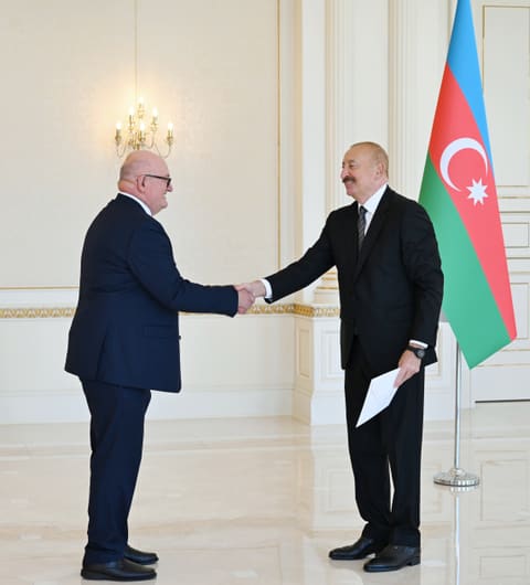 İlham Əliyev Britaniyanın yeni səfirinin etimadnaməsini qəbul edib