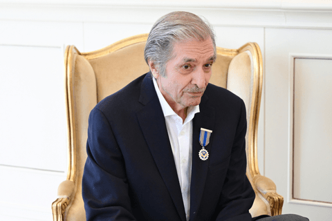 İlham Əliyev Fərhad Xəlilova "İstiqlal" ordenini təqdim edib