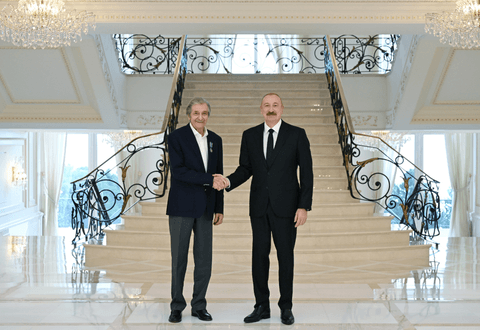 İlham Əliyev Fərhad Xəlilova "İstiqlal" ordenini təqdim edib
